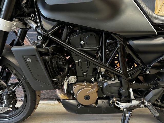 husqvarna - svartpilen-701