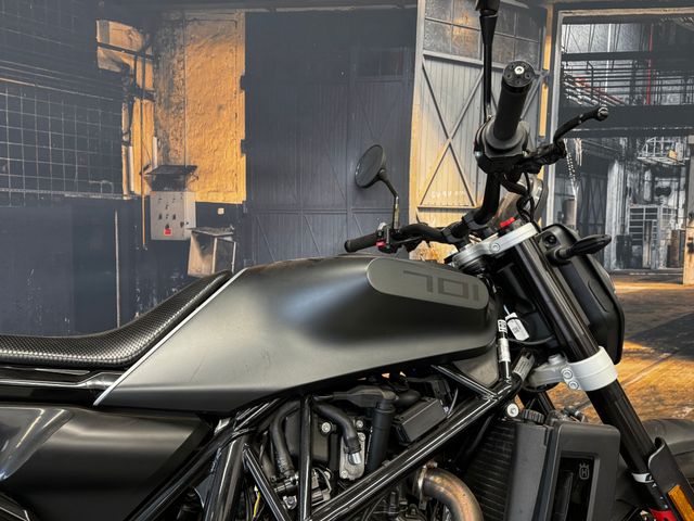 husqvarna - svartpilen-701