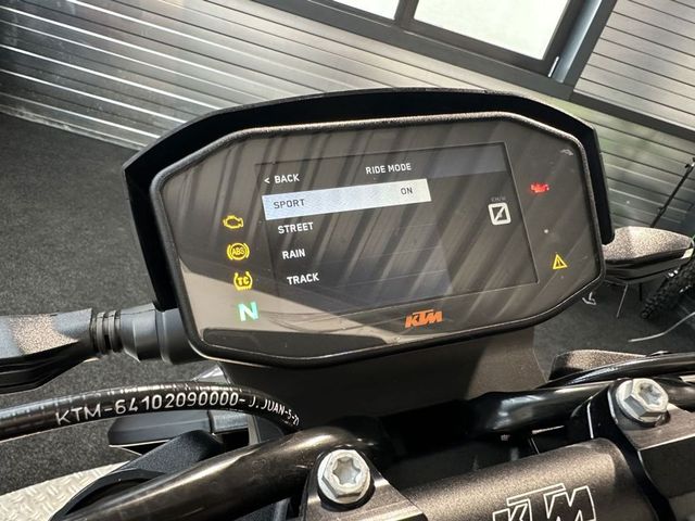 ktm - 890-duke