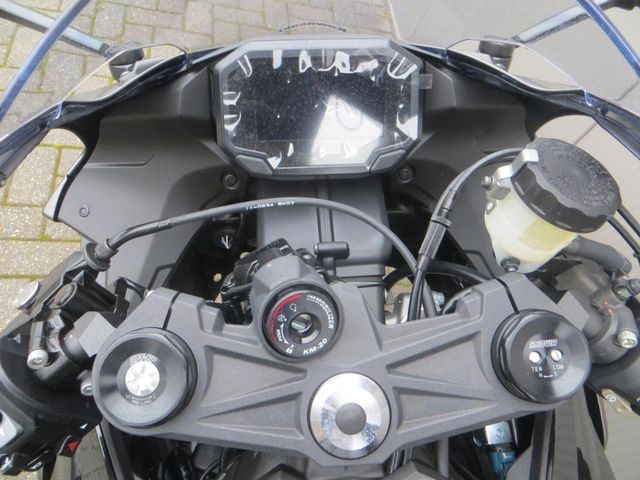 kawasaki - ninja-zx-6r