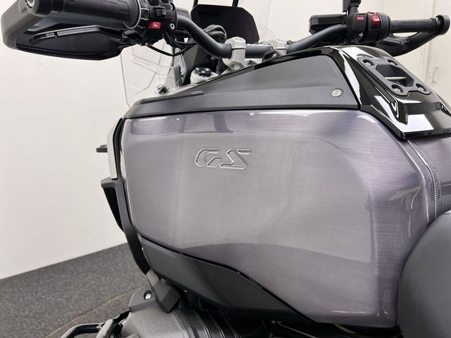 bmw - r-1300-gs-adventure-triple-black