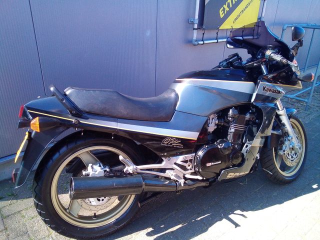 kawasaki - gpz-900-r