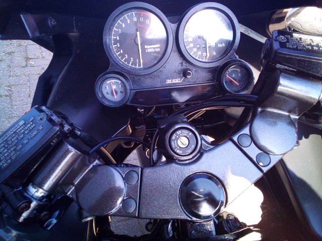 kawasaki - gpz-900-r