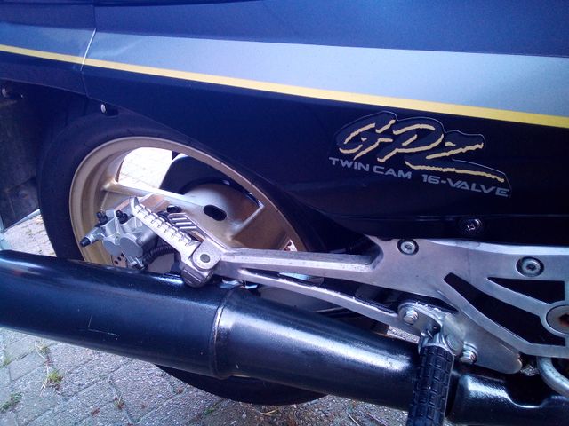 kawasaki - gpz-900-r