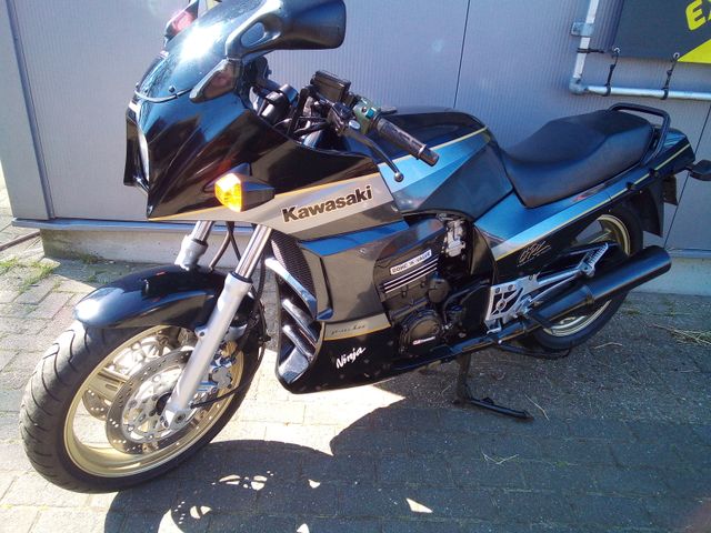 kawasaki - gpz-900-r