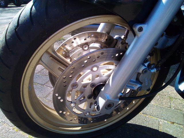 kawasaki - gpz-900-r