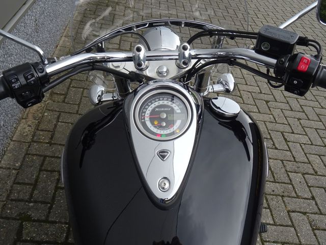 triumph - thunderbird-lt-abs