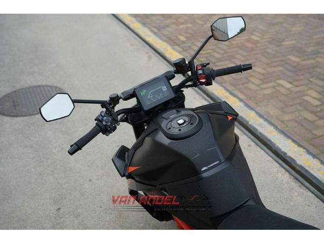 ktm - 1390-super-duke-r-evo