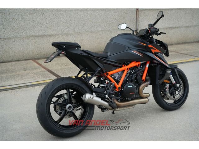 ktm - 1390-super-duke-r-evo