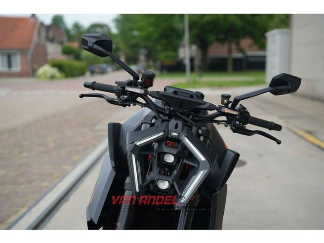 ktm - 1390-super-duke-r-evo