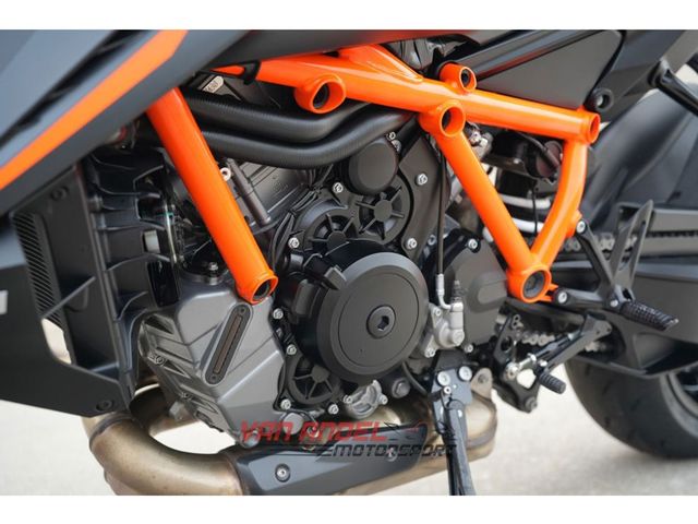 ktm - 1390-super-duke-r-evo