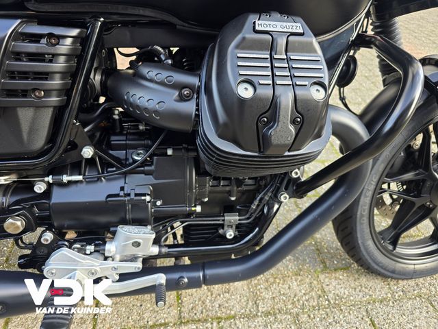 moto-guzzi - v-7-stone