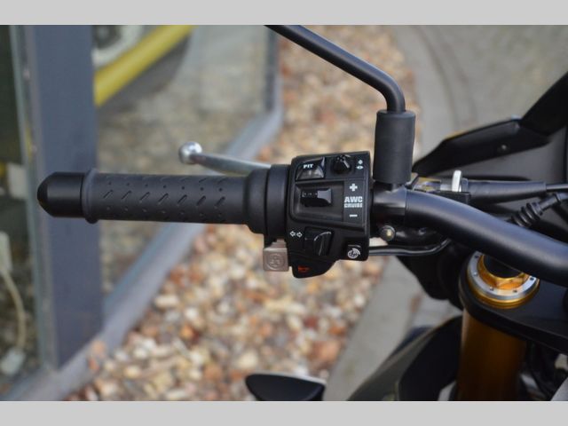 aprilia - tuono-v4-factory