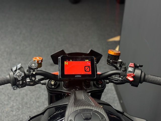ktm - 1290-super-duke-r
