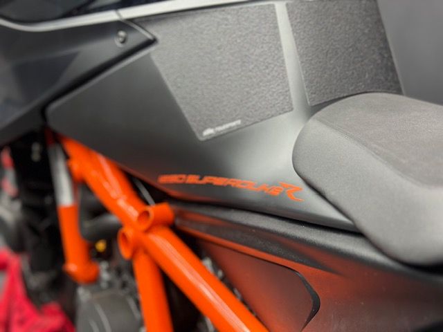 ktm - 1290-super-duke-r