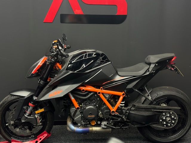 ktm - 1290-super-duke-r