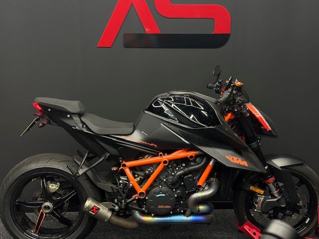 ktm - 1290-super-duke-r