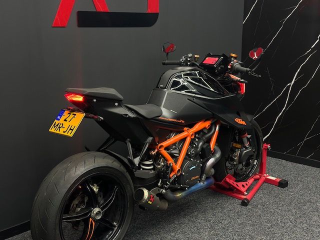 ktm - 1290-super-duke-r