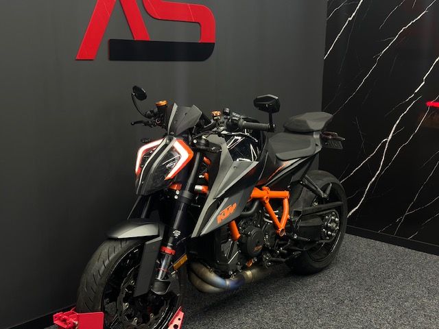 ktm - 1290-super-duke-r