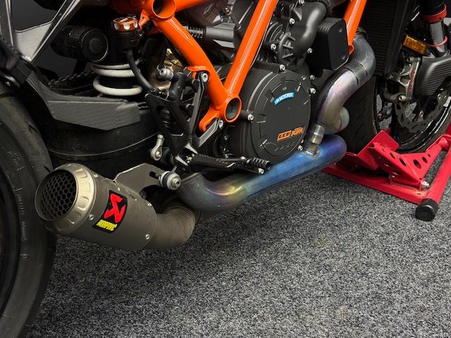 ktm - 1290-super-duke-r