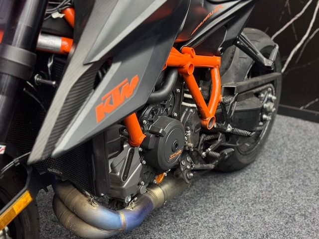 ktm - 1290-super-duke-r