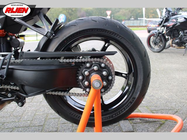 ktm - 1390-super-duke-r