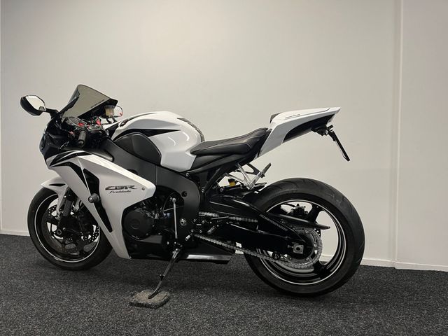 honda - cbr-1000-rr-fireblade