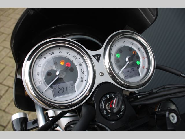 triumph - thruxton-1200-r