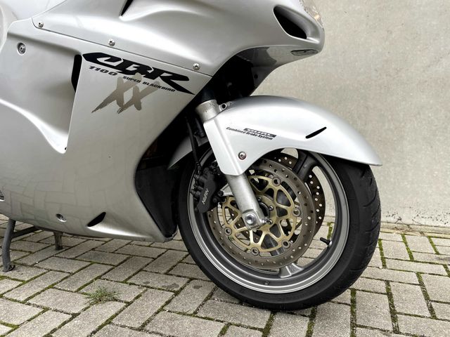 honda - cbr-1100--xx-super-blackbird