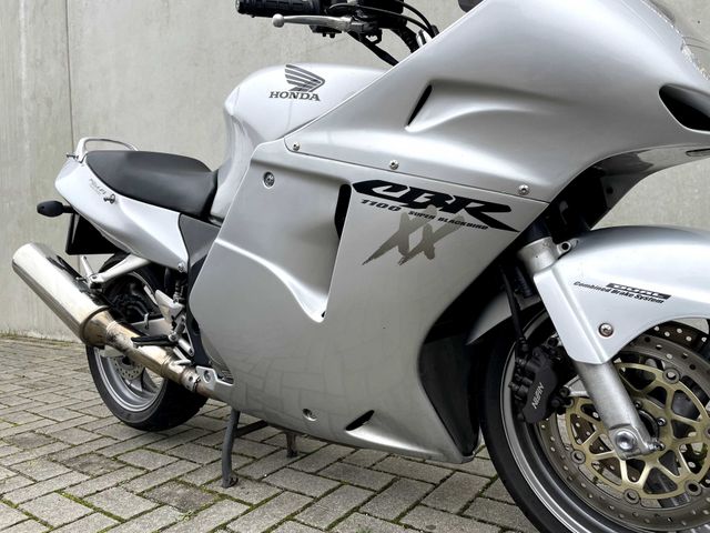 honda - cbr-1100--xx-super-blackbird