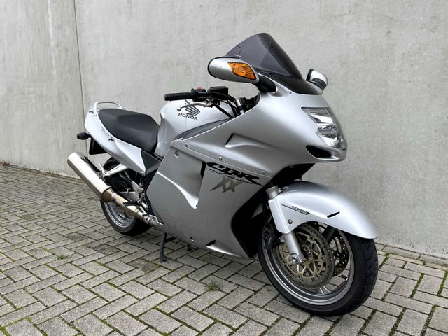 honda - cbr-1100--xx-super-blackbird