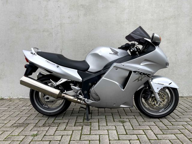 honda - cbr-1100--xx-super-blackbird