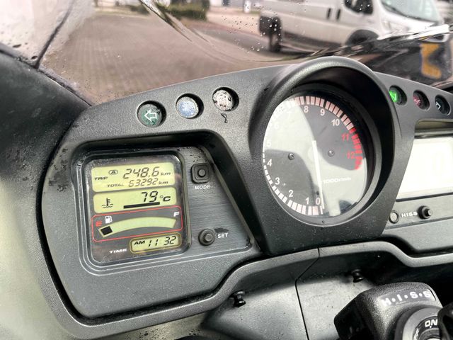 honda - cbr-1100--xx-super-blackbird