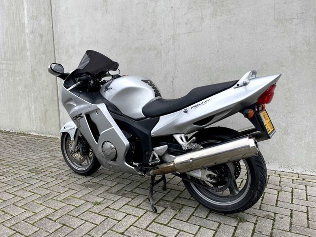 honda - cbr-1100--xx-super-blackbird