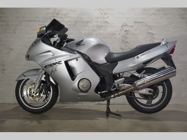 honda - cbr-1100--xx-super-blackbird