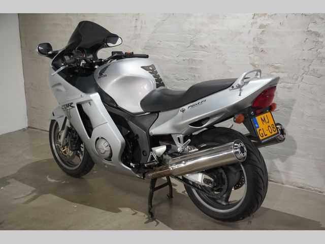 honda - cbr-1100--xx-super-blackbird