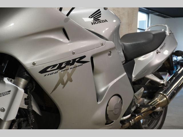 honda - cbr-1100--xx-super-blackbird