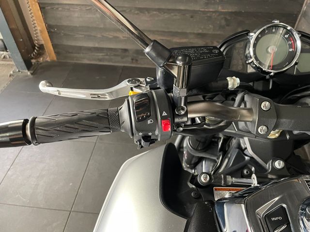 suzuki - b-king-1300