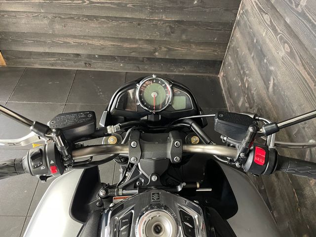 suzuki - b-king-1300