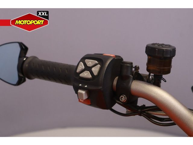 ktm - 1290-super-duke-r