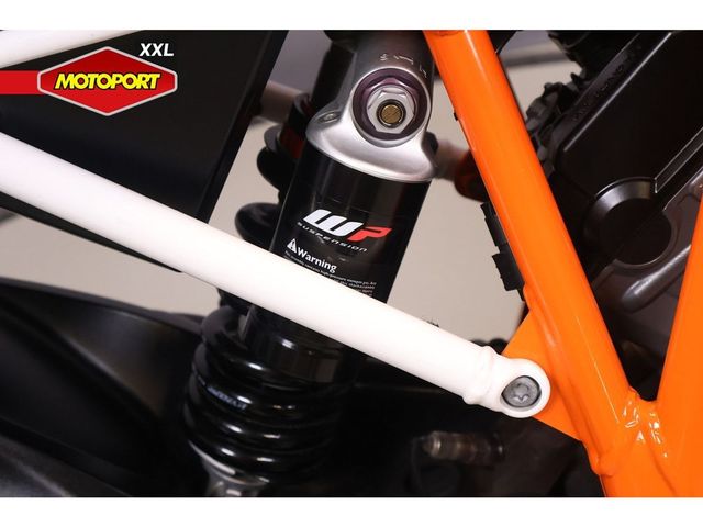 ktm - 1290-super-duke-r