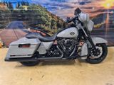 HARLEY-DAVIDSON STREET GLIDE FLHX