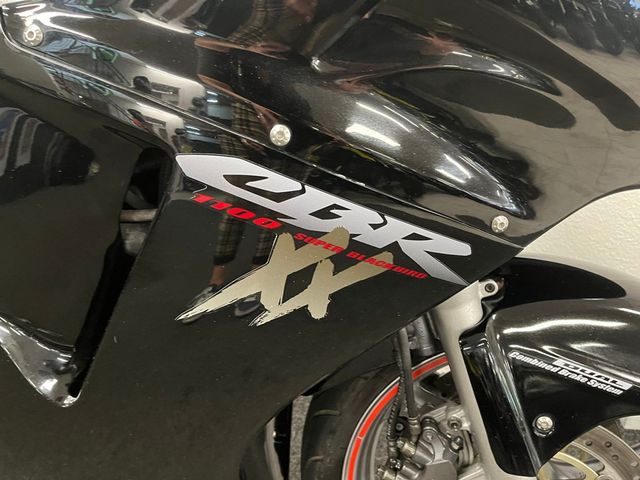 honda - cbr-1100--xx-super-blackbird