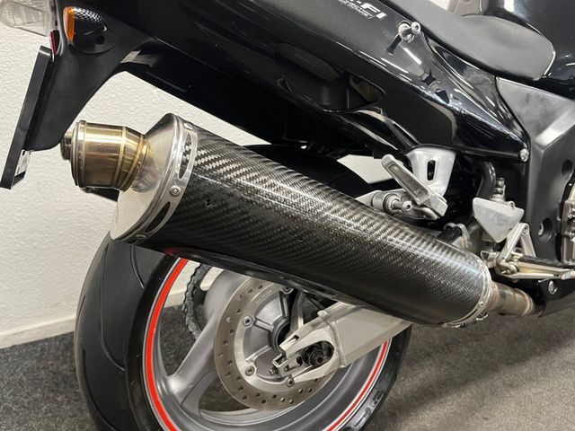 honda - cbr-1100--xx-super-blackbird