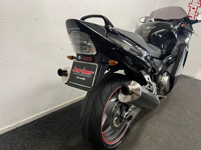 honda - cbr-1100--xx-super-blackbird