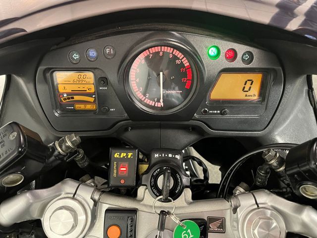 honda - cbr-1100--xx-super-blackbird