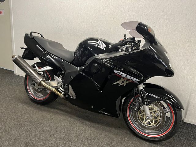 honda - cbr-1100--xx-super-blackbird