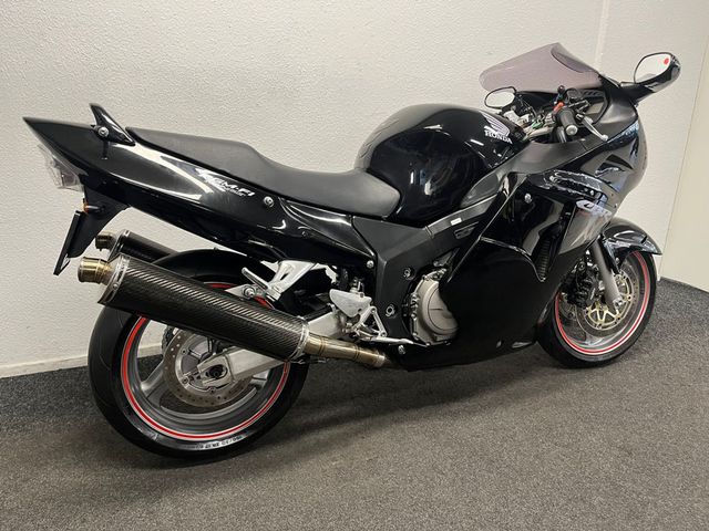 honda - cbr-1100--xx-super-blackbird