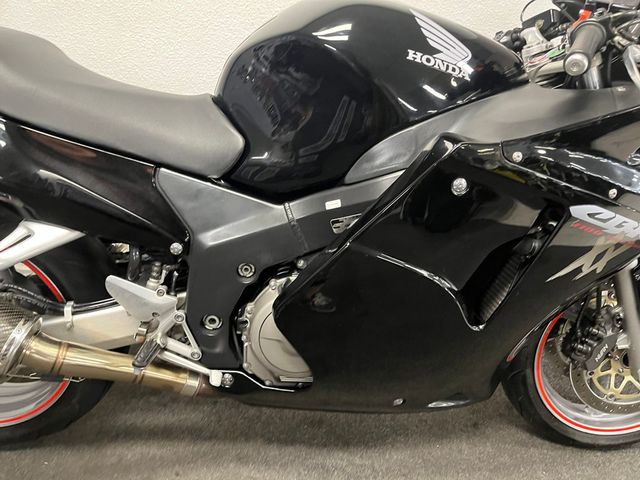 honda - cbr-1100--xx-super-blackbird