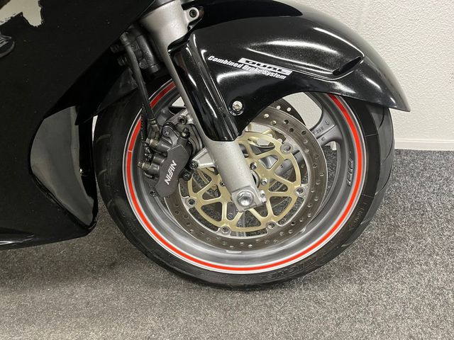 honda - cbr-1100--xx-super-blackbird